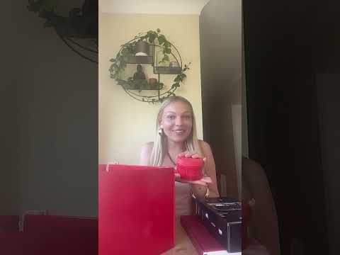 Maggie Unboxing Video