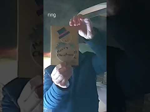 When Joel’s family was on vacation, his neighbor stopped by to deliver a sweet holiday message! 🎄